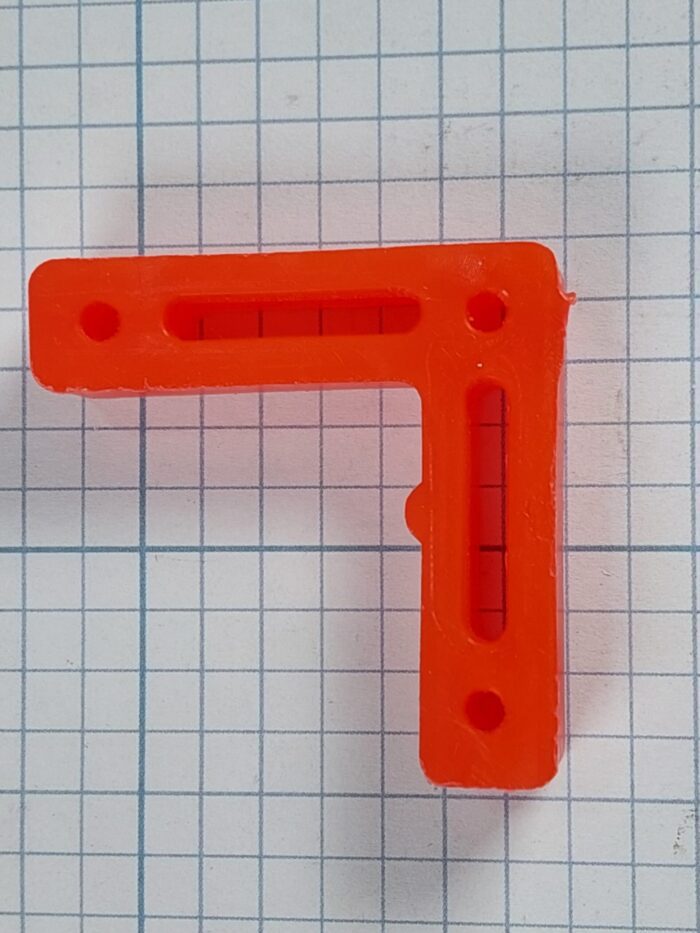 ۲۰۲۳۱۲۰۳_۱۱۳۰۱۲ سازه پلاستیکی 90 درجه شیاردار بسته 10 تایی قطر 1 سانت - Image 1