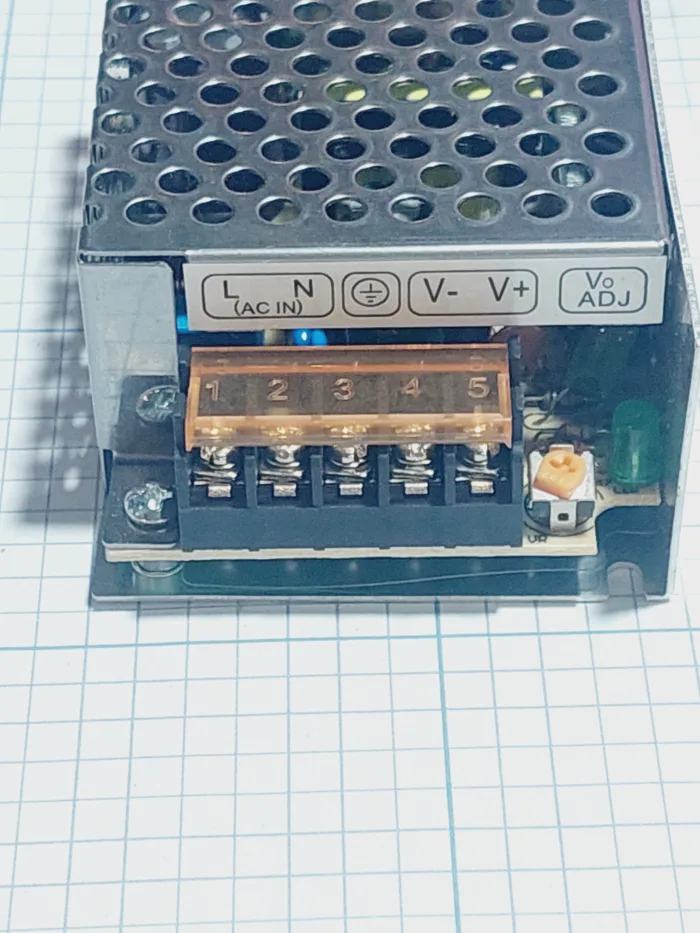 ۲۰۲۴۰۸۲۱_۰۸۲۳۵۲ آداپتور 12 ولت 2 آمپر سوئیچینگ بدنه فلزی Lexo - Image 1